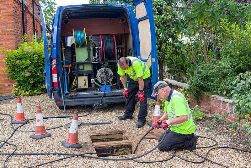 https://www.environdrainageservices.co.uk/wp-content/uploads/2023/02/Top-tips-to-pick-the-right-drain-unblocking-company.jpg