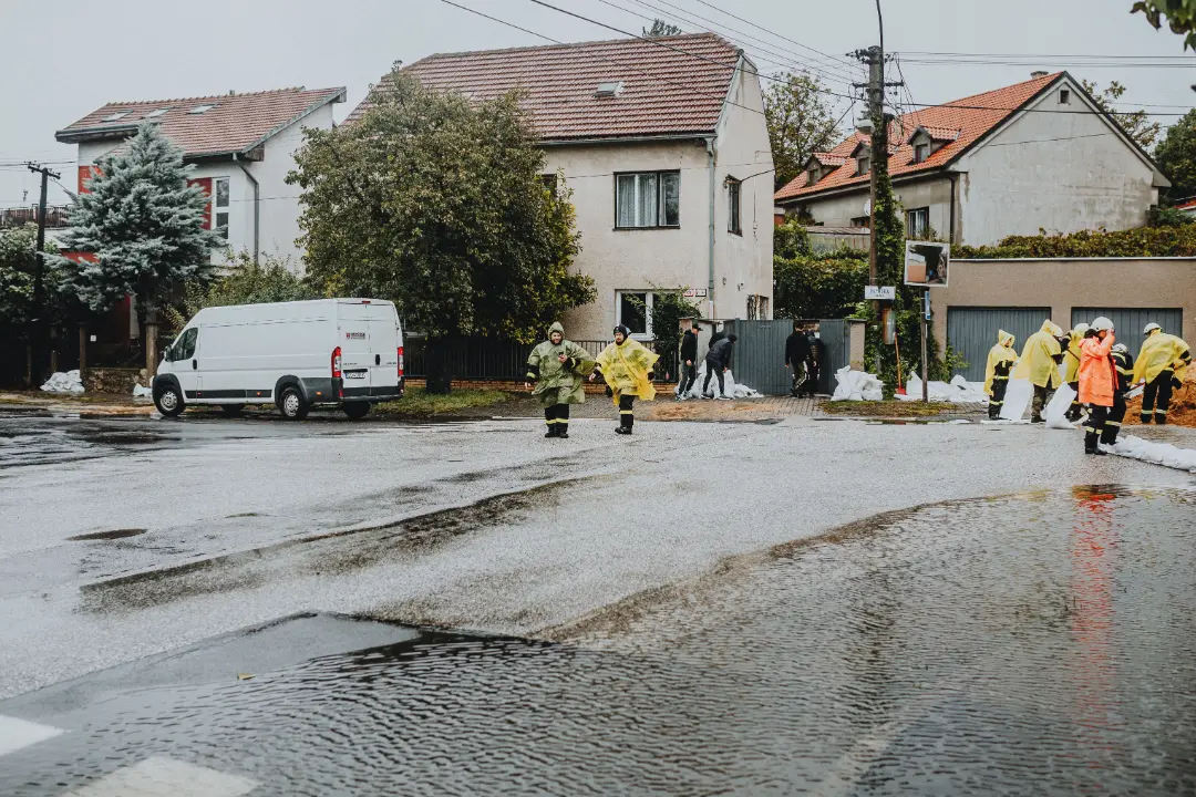 Rapid Emergency Response to Minimize Water Damage